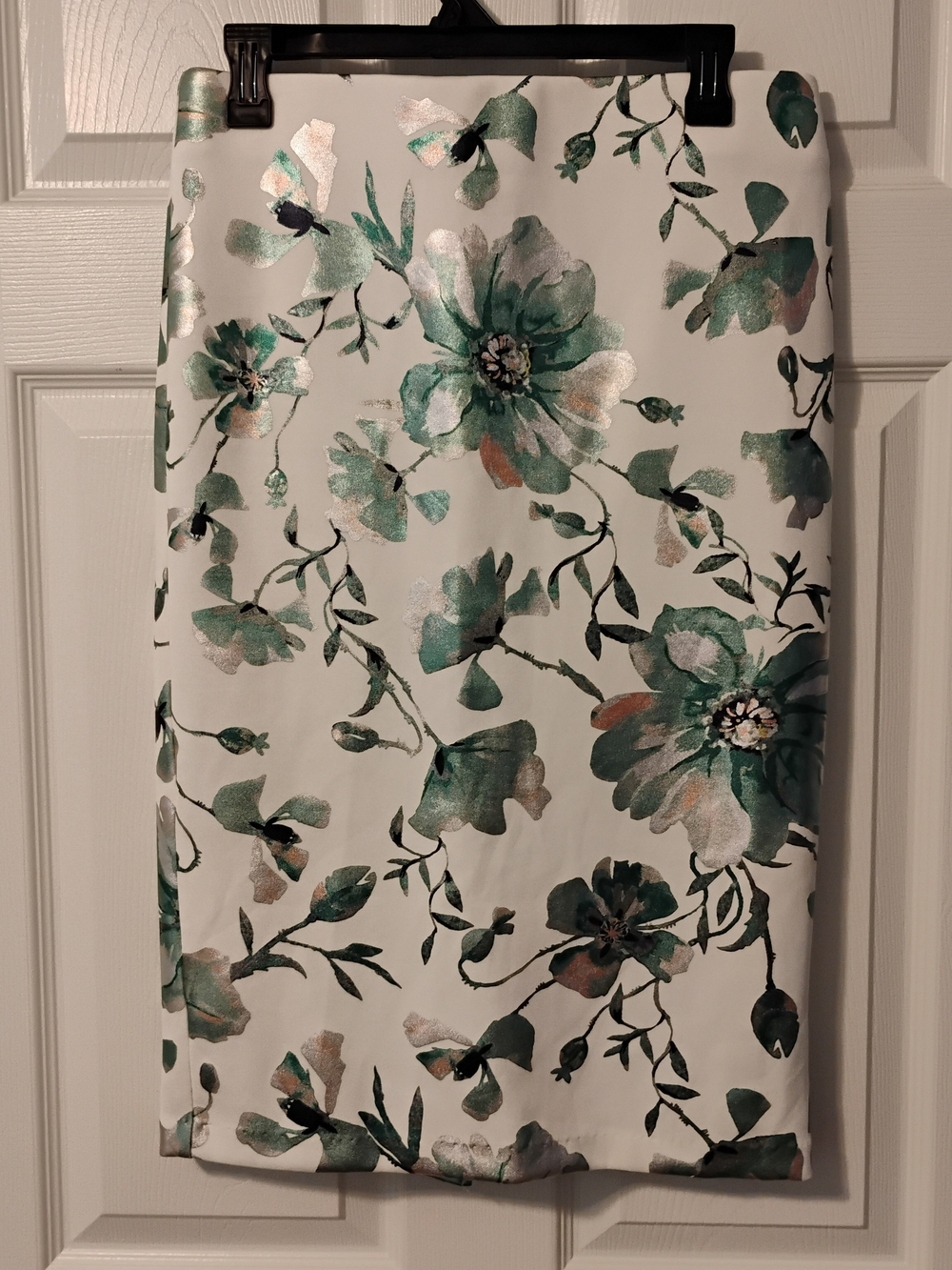 ECI White Pencil Skirt with Metallic Floral Print